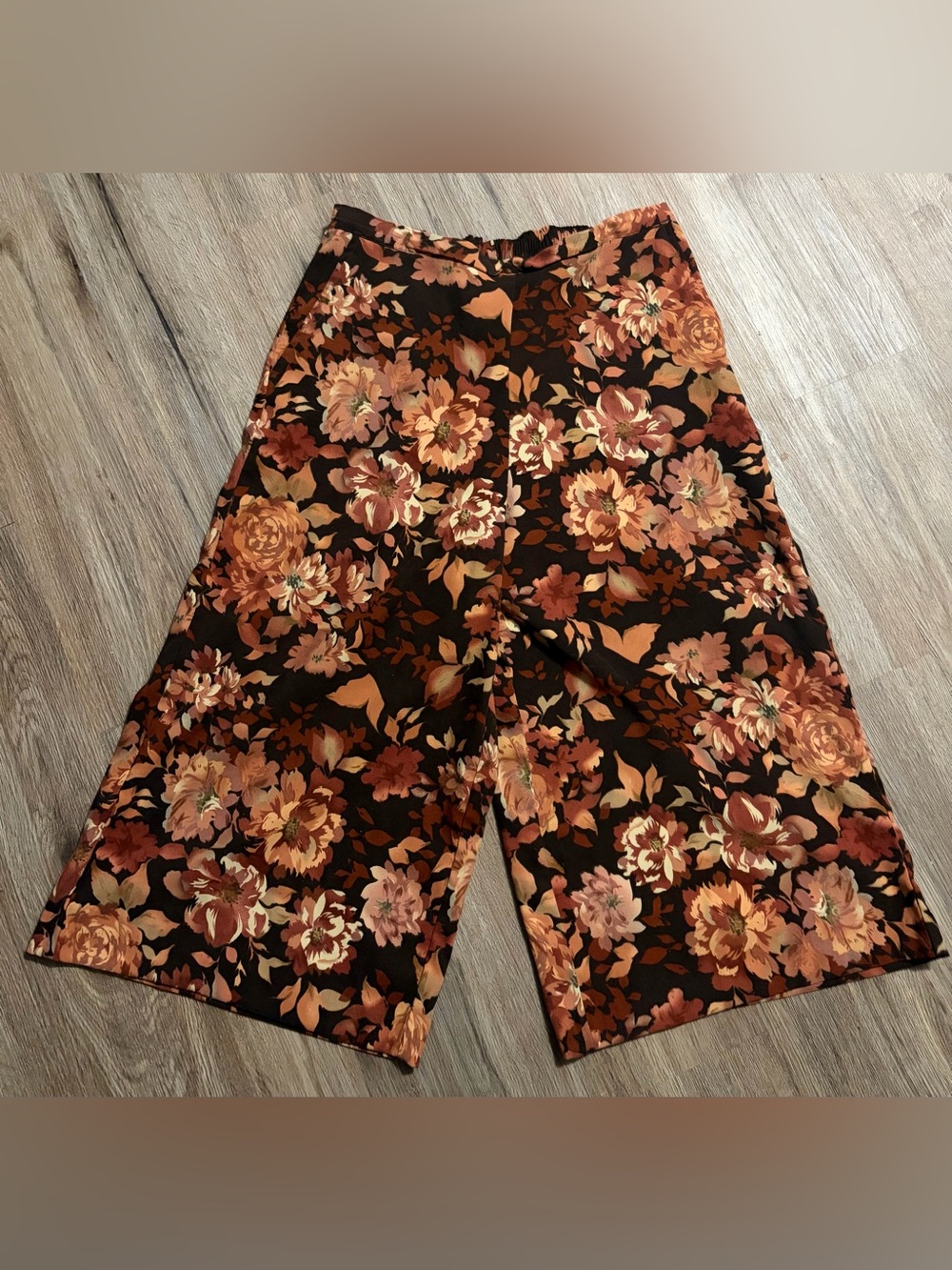 Blair - Floral Wide-Leg Gauchos - Size Medium